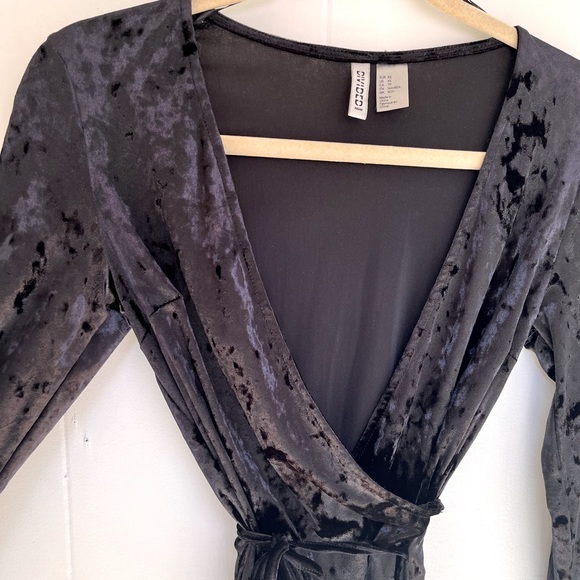 Velvet Wrap dress - Picture 3 of 3